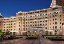 北京饭店诺金展出Grand Hotel de Pekin复古圣诞姜饼屋