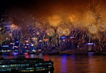 与香港文华东方酒店一同赏烟花贺国庆