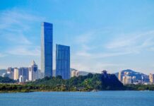 五一云端好「市」 漫步古韵镇江