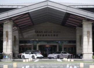 西安盛美利亚酒店2025春季婚礼秀”光幻森境”璀璨启幕 ——以西班牙式浪漫,演绎都市婚礼新美学