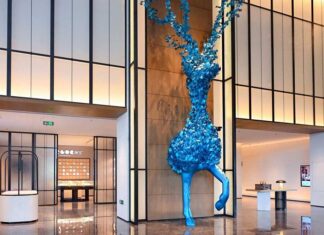 大厅“蝠鹿兽”