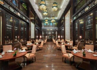 房间里的餐厅 AI 生成的内容可能不正确。