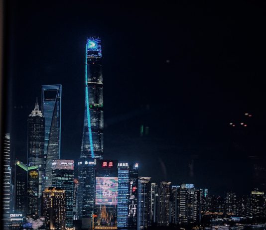 以意式风味与艺术特调开启城市微醺新篇章